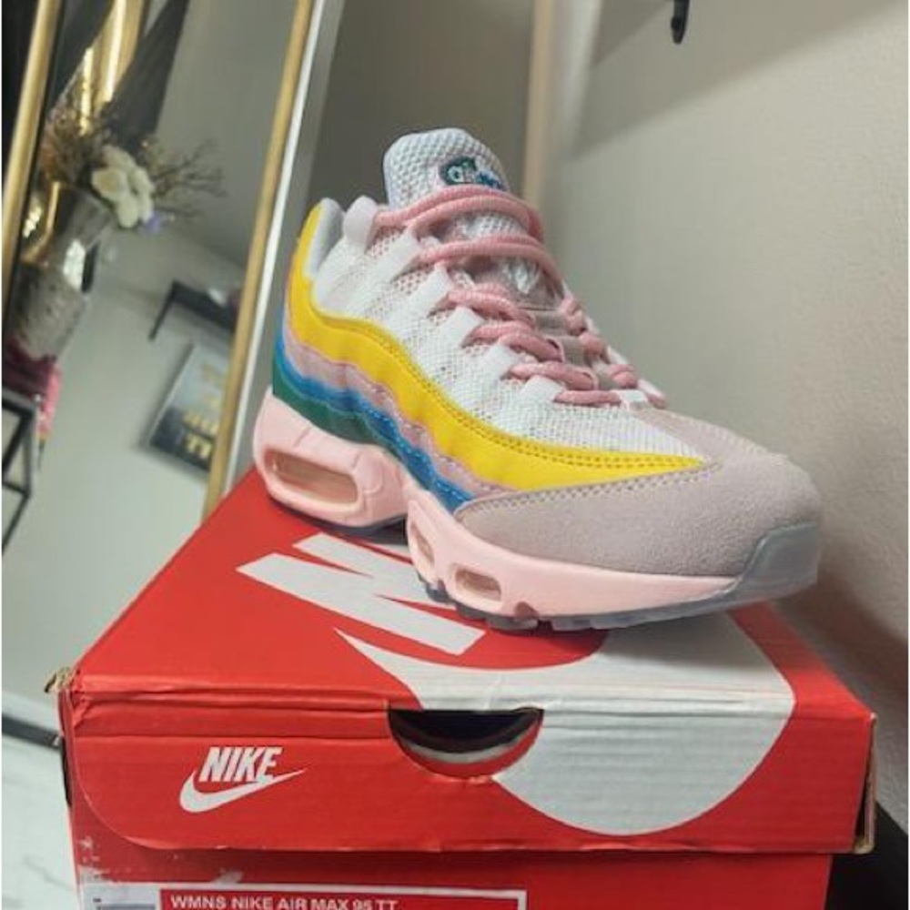 90 Air Max bugs women's size 8 brand new with box never worn